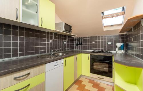 Lovely Home In Gabonjin With Kitchen