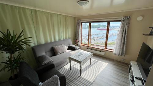 B&B Farsund - Sentral leilighet i 3. etg. Sørvendt med utsikt - Bed and Breakfast Farsund