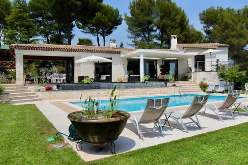 Luxurious villa 4 bedrooms in secluded area, swimming pool - Location, gîte - Valbonne