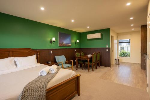Alpine Studios Room Type - One-Bedroom House