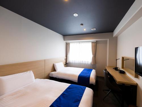 2 twin beds