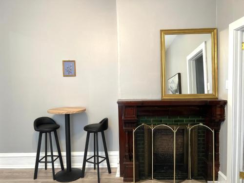 Alina & Fanny - Philadelphia S Broad St