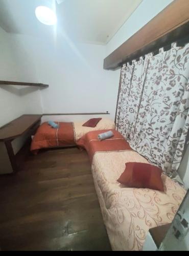 2 twin beds