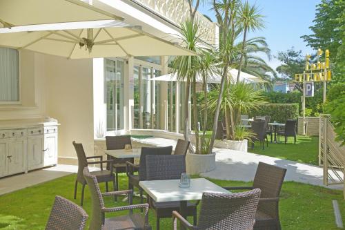 Kert, HOTEL PIGALLE in Forte Dei Marmi