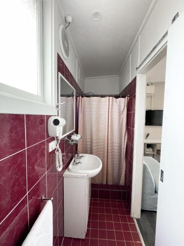Bathroom, Hillview- Motel in Goulburn