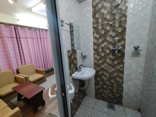 Hotel Pristine – Kathmandu, OH