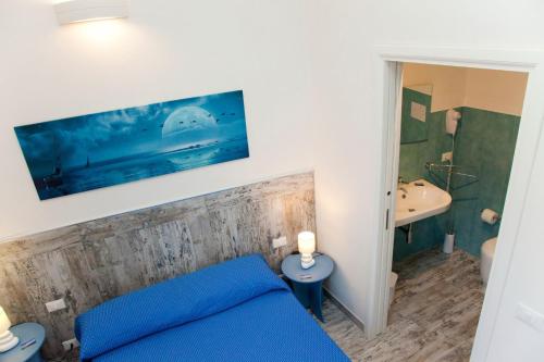 Double Room image 10