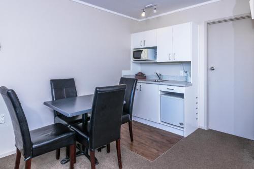 Twin Peaks Lakeside Inn in Taupo