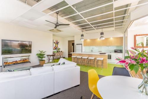 THE Ritz - In the Heart of Town - Holiday Yamba, Yamba
