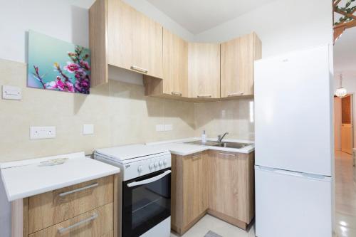 NE1 - Lovely 2 bedroom apartment. Perfect location, Mellieħa (zdjęcie 2)