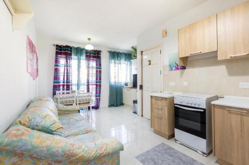 NE1 - Lovely 2 bedroom apartment. Perfect location, Mellieħa (zdjęcie 5)
