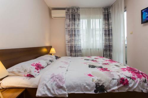 Sofia Central Hotel Apartments - image 14