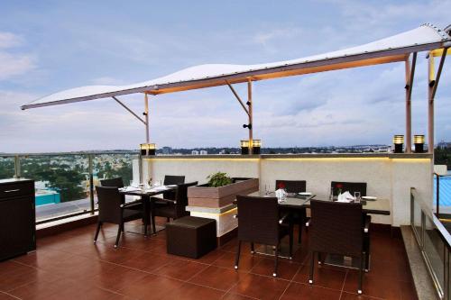 Restaurant, Comfort Inn Insys near JP Park