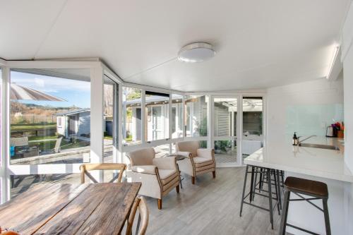 Exterior view, Kuku Villa - Te Awanga Holiday Home in Te Awanga