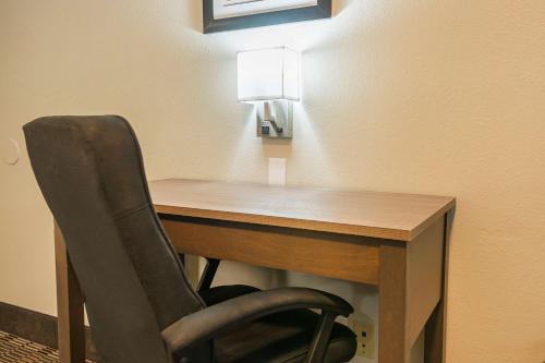 Quality Inn - image 10