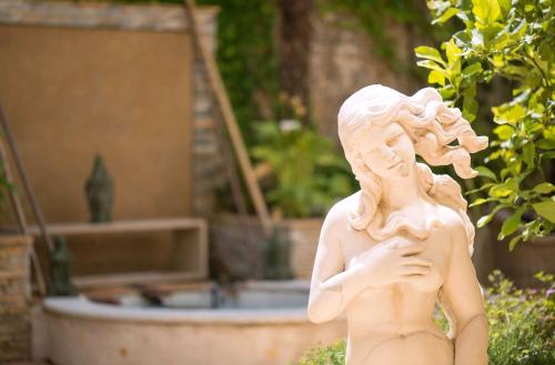 Best Western Plus Le Patio des Artistes Wellness Jacuzzi - image 14