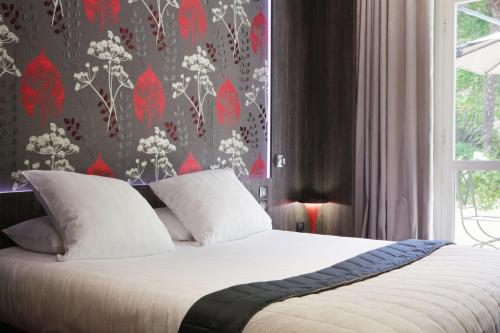 370982631 Best Western Premier Le Patio des Artistes Wellness Jacuzzi