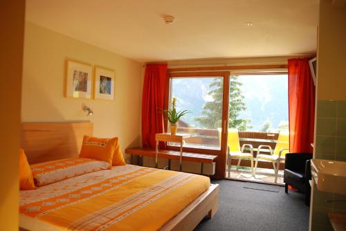 Triple Room with Balcony and Eiger View