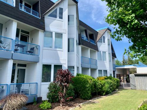 Apartment with Balcony image 2