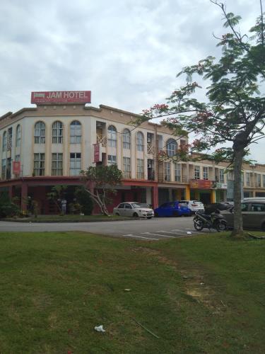 JAM Hotel Kota Warisan Near ERL Salak Tinggi Sepang near ERL Railway Station - Salak Tinggi