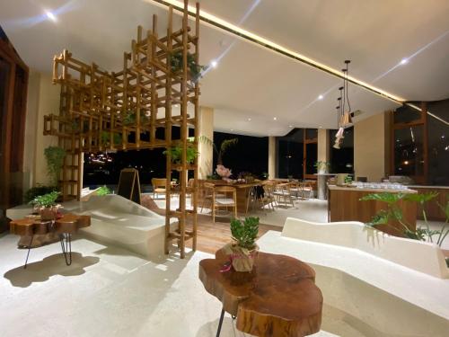 TeakHouse 4