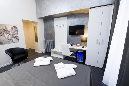 Grey&White B&B - image 2