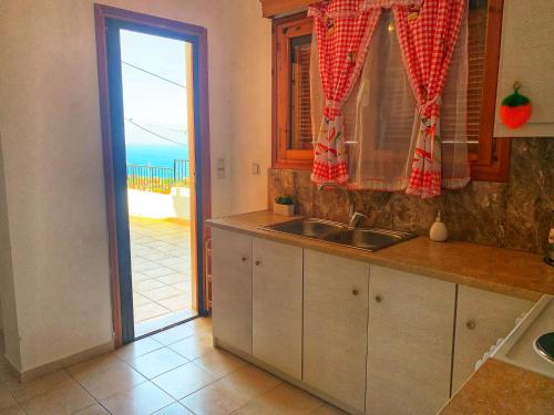 house with sea and mountain view, Rozená (Foto 7)