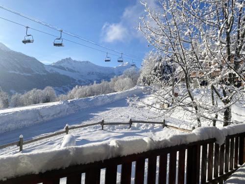 Chalet de 4 chambres avec jardin et wifi a La Lechere a 1 km des pistes