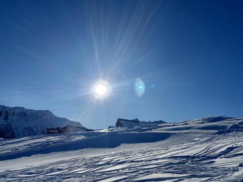 Chalet de 4 chambres avec jardin et wifi a La Lechere a 1 km des pistes