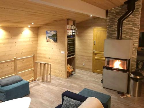 Chalet de 4 chambres avec jardin et wifi a La Lechere a 1 km des pistes