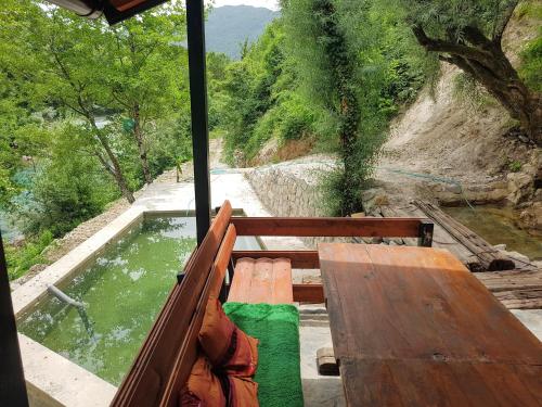 景观, Potok kuca sa bazenom in 科尼茨