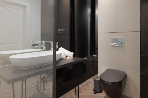 One-Bedroom Apartment image 8