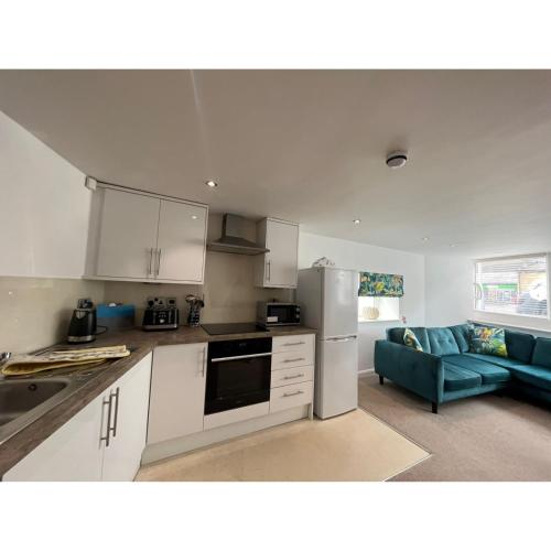 The Hideout (Garden Flat 4 Dragon Road) - image 4