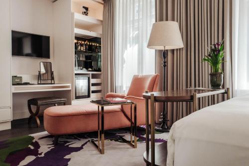 room detail thumbnail 1