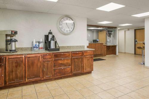 Rodeway Inn & Suites Grand Rapids Southeast - 식음료(F&B)