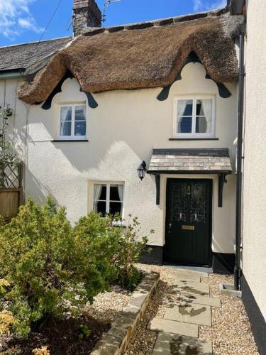 Beautiful 1 bed thatched cottage