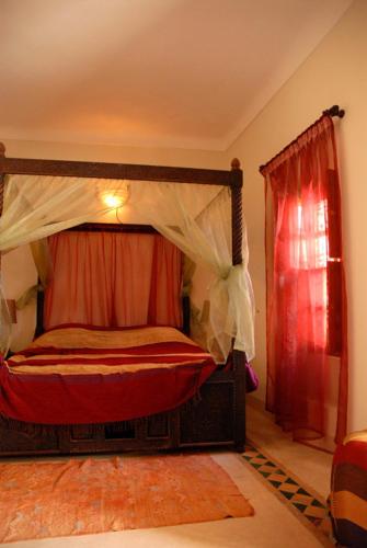1 queen bed, 1 sofa bed