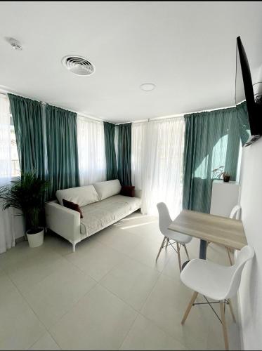 2 bedrooms, 3 beds