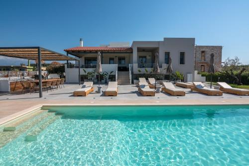 Quiet Villa Aviana,garden, heated pool,BBQ,jacuzzi