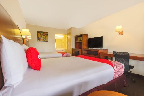 2 queen beds