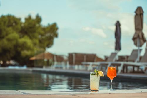 수영장, Trizonia Bay Hotel in 네아 트리조니아