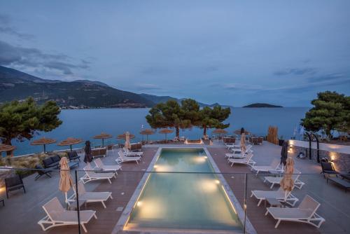 수영장, Trizonia Bay Hotel in 네아 트리조니아