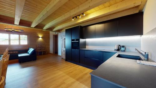 кухня, Chalet des Alpes NATURE & MOUNTAIN by Alpvision Résidences (Chalet des Alpes NATURE & MOUNTAIN by Alpvision Residences) in Център на града