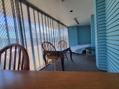 Shared Loft with 12 Full beds sleeps up to 24 - image 9