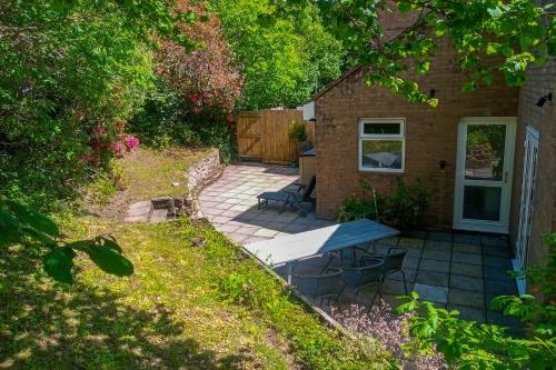 Garden, Canyon Cottage in Pontneddfechan