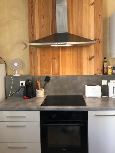 Mutfak, Duplex en Pierre Proche des Arenes in Arles Şehir Merkezi