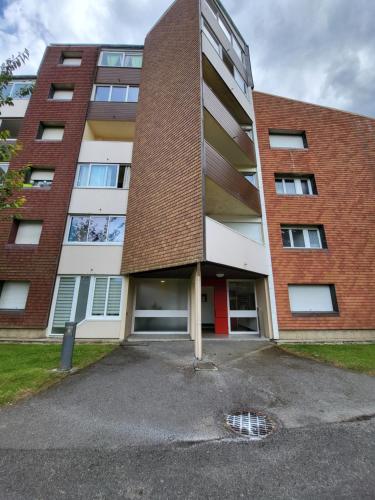 Appartement en résidence avec parking privé.