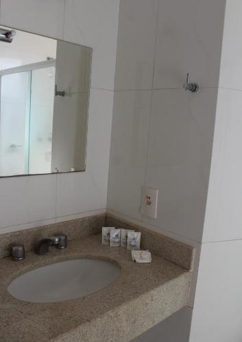 Tiffany Hotel - image 3