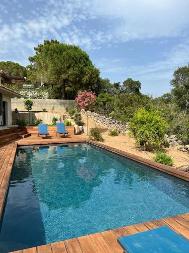 Villa Monte e Mare, piscine chauffée, climatisée à 5 mn de la plage de santa giulia - Location, gîte - Porto-Vecchio