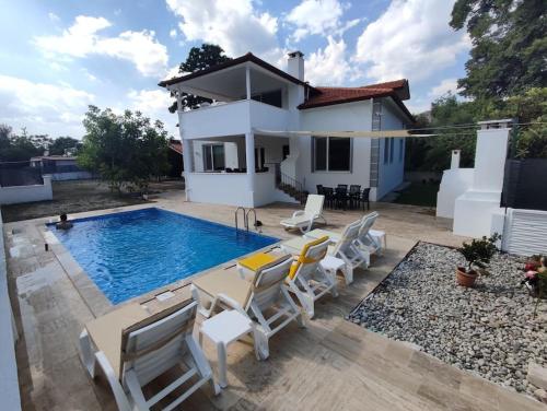 B&B Muğla - Villa Serenity with private pool and large garden. - Bed and Breakfast Muğla